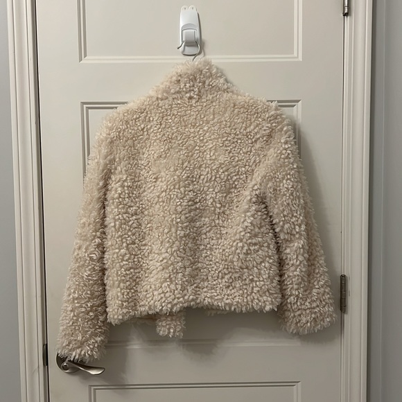 A Juniper Blu fuzzy jacket! - Picture 4 of 4